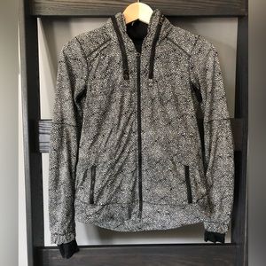 Lululemon Spring Forward Jacket - Size 2 - Lightweight, Reversible & Hidden Hood